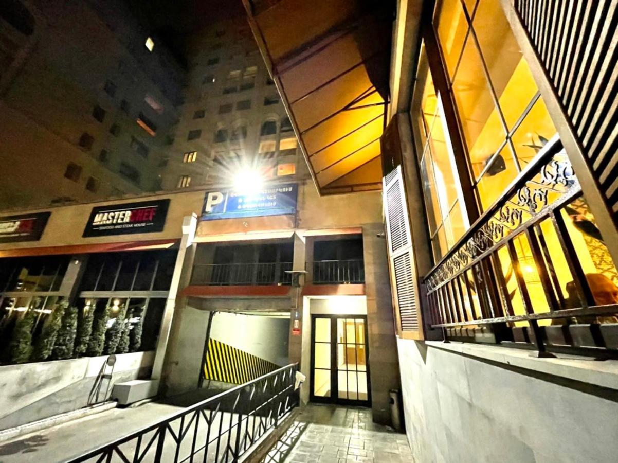 Armenak Apartment 5-Комнатная Yerevan Ngoại thất bức ảnh
