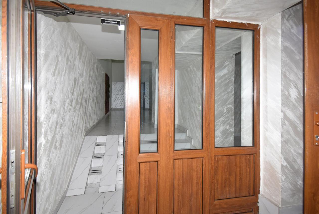 Armenak Apartment 5-Комнатная Yerevan Ngoại thất bức ảnh