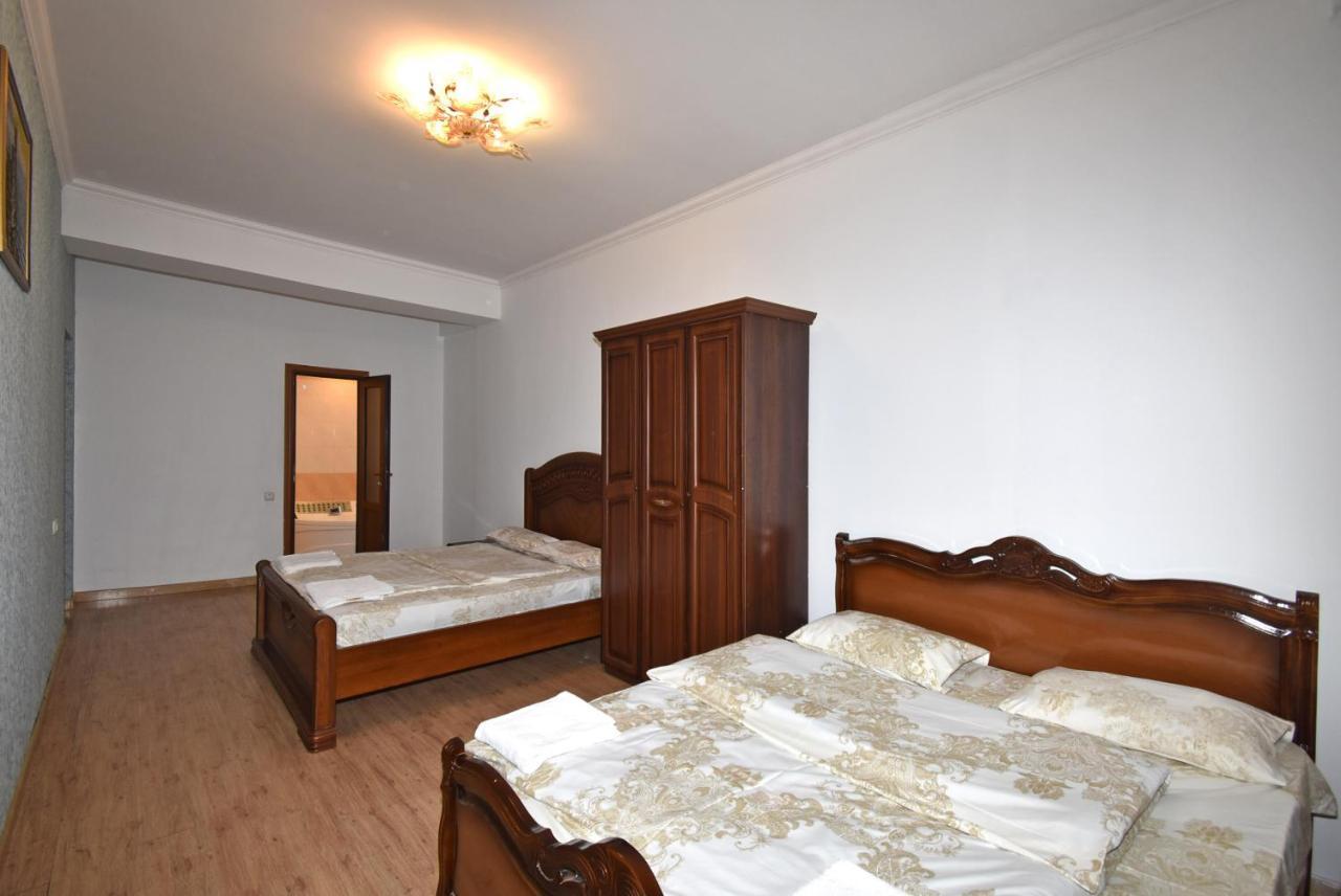 Armenak Apartment 5-Комнатная Yerevan Ngoại thất bức ảnh