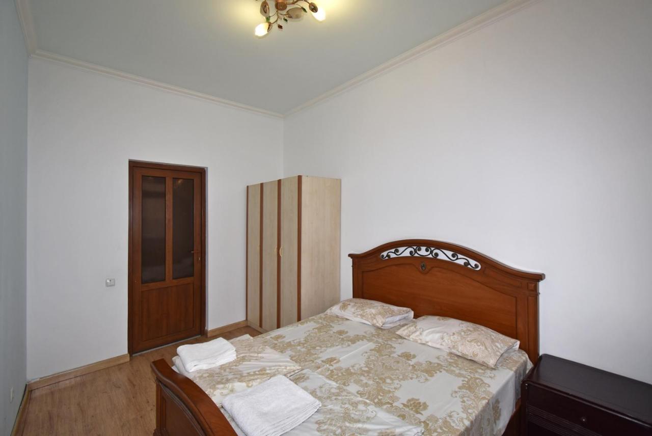 Armenak Apartment 5-Комнатная Yerevan Ngoại thất bức ảnh
