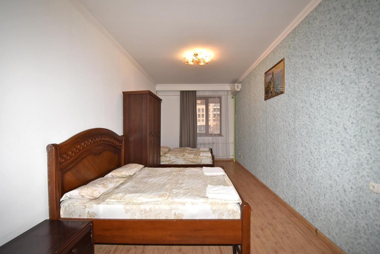 Armenak Apartment 5-Комнатная Yerevan Ngoại thất bức ảnh