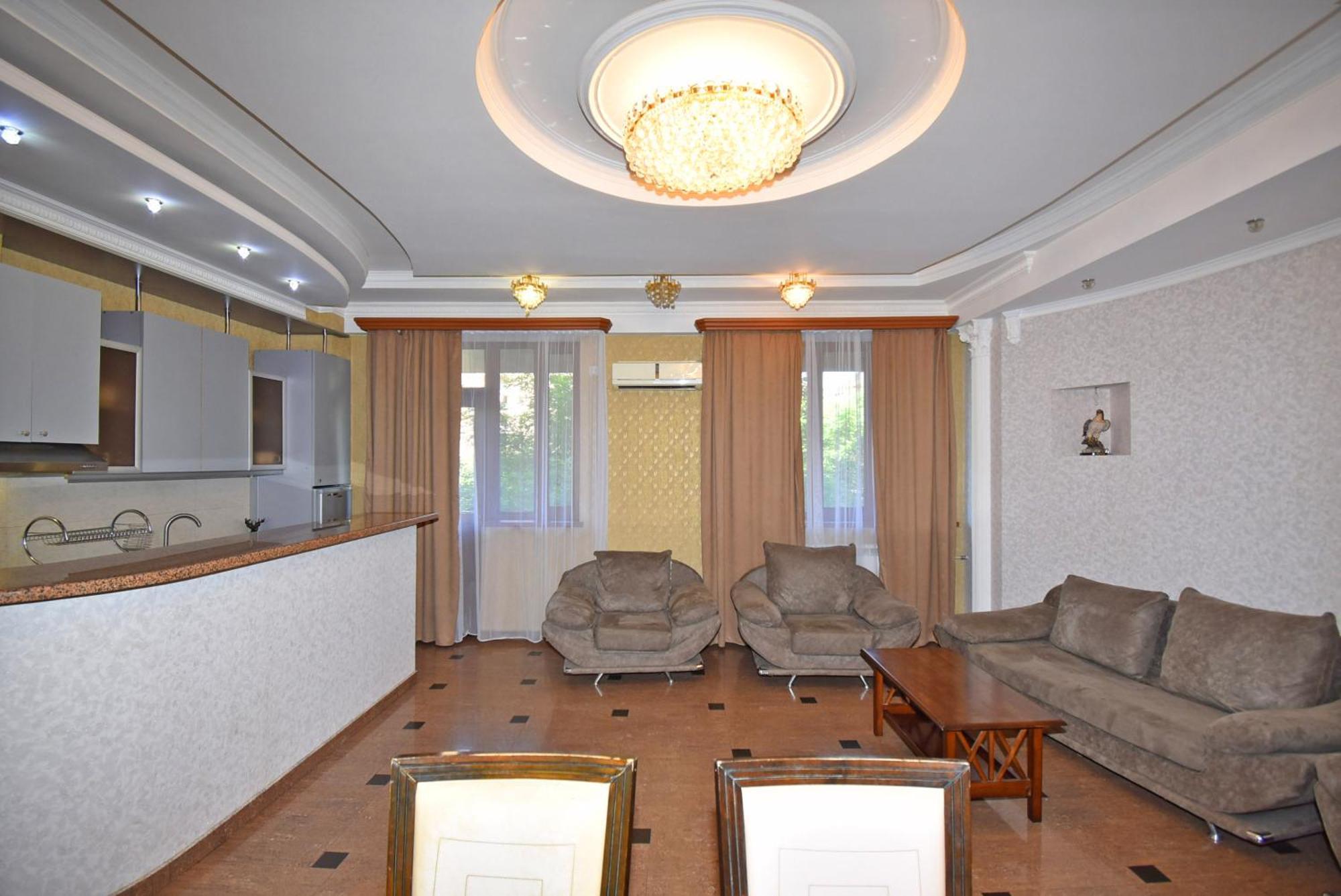 Armenak Apartment 5-Комнатная Yerevan Ngoại thất bức ảnh